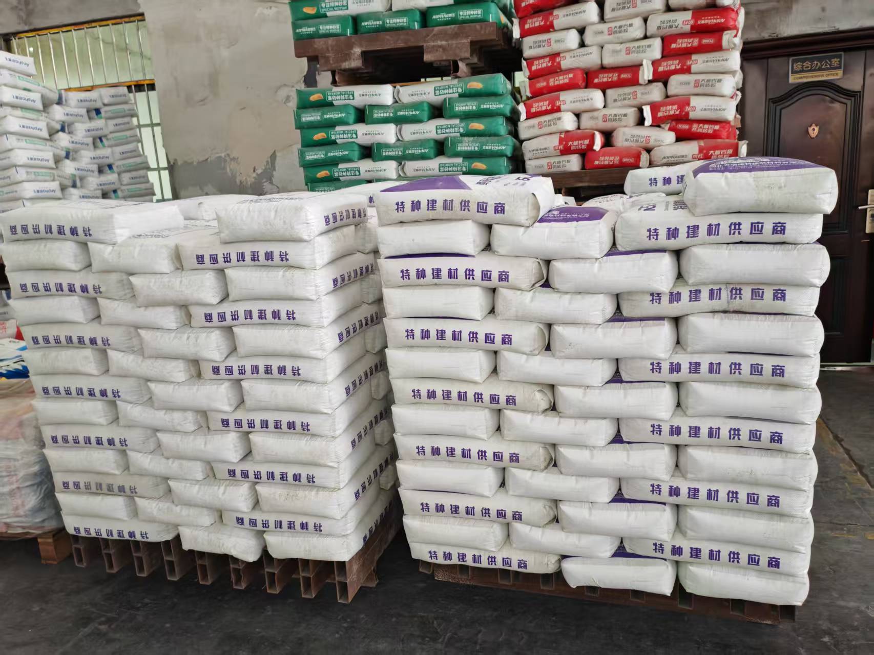 新干拱顶带模注浆料