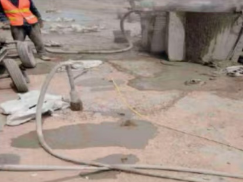 新干水泥混凝土路面板底注浆技术 路面脱空注浆整治方案