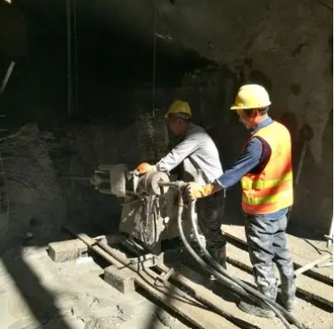 新干水下抗分散灌浆料特点 水下不分散注浆料介绍